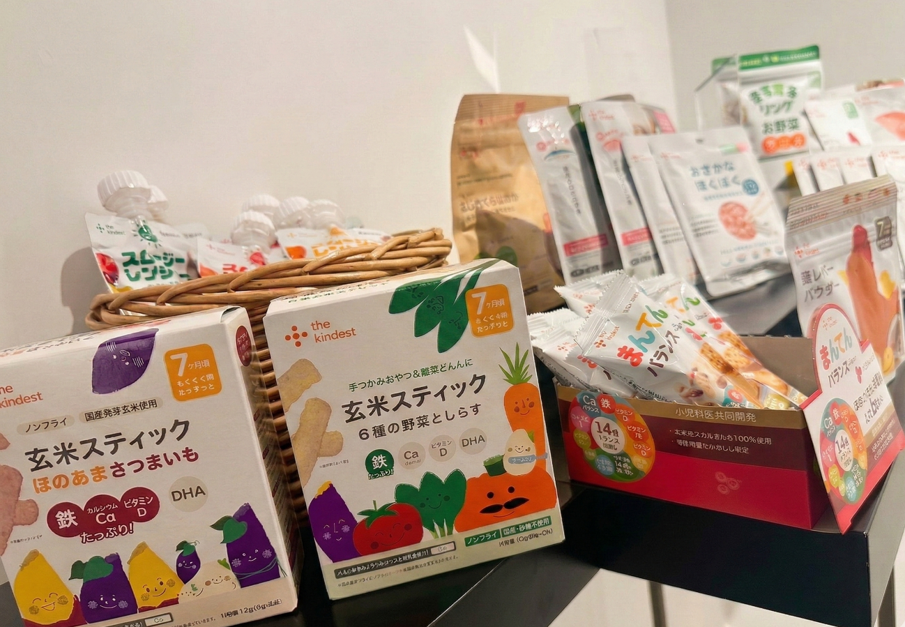 テーブルの上に置いてある様々のチラシ
AI 生成コンテンツは誤りを含む可能性があります。